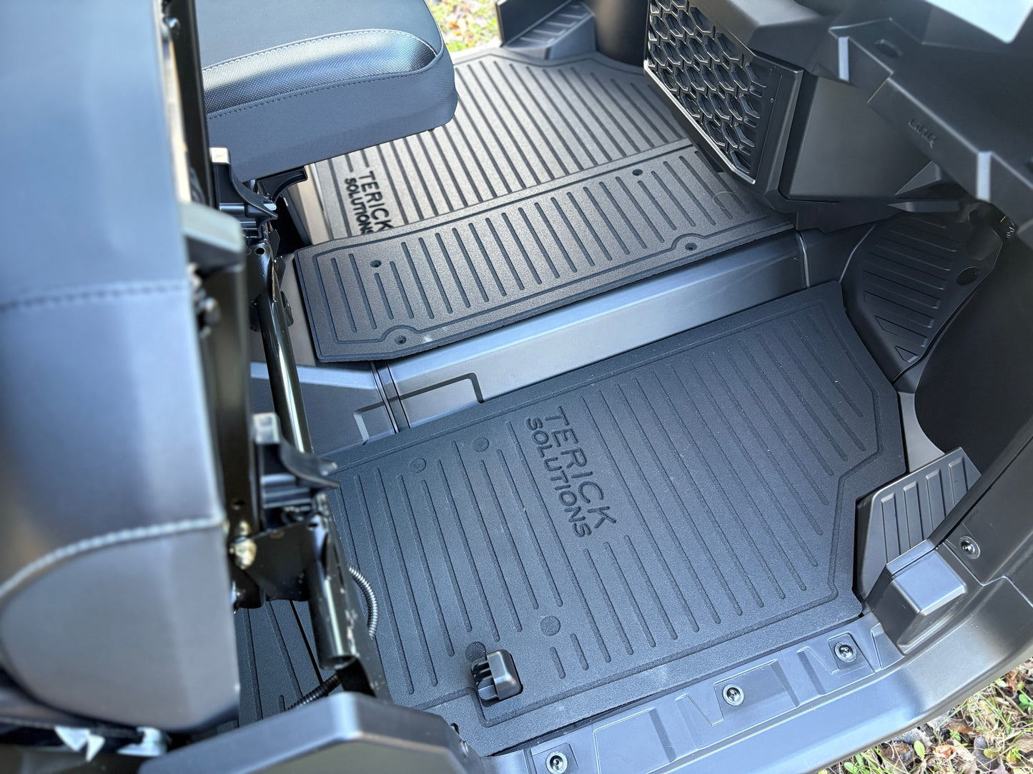 Off-road ready rubber mats for Can-Am Defender New HD11