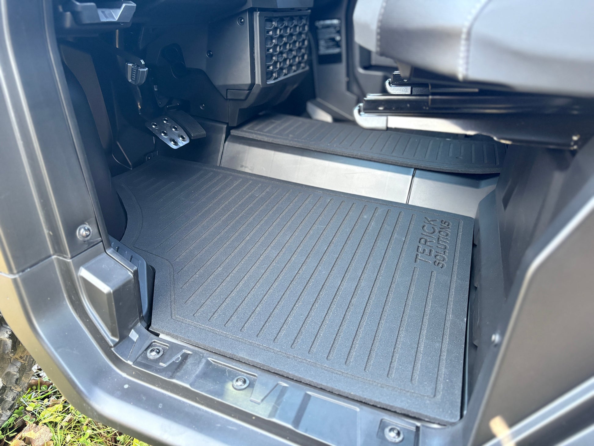 Rubber floor mats for Can-Am Defender New HD11 model