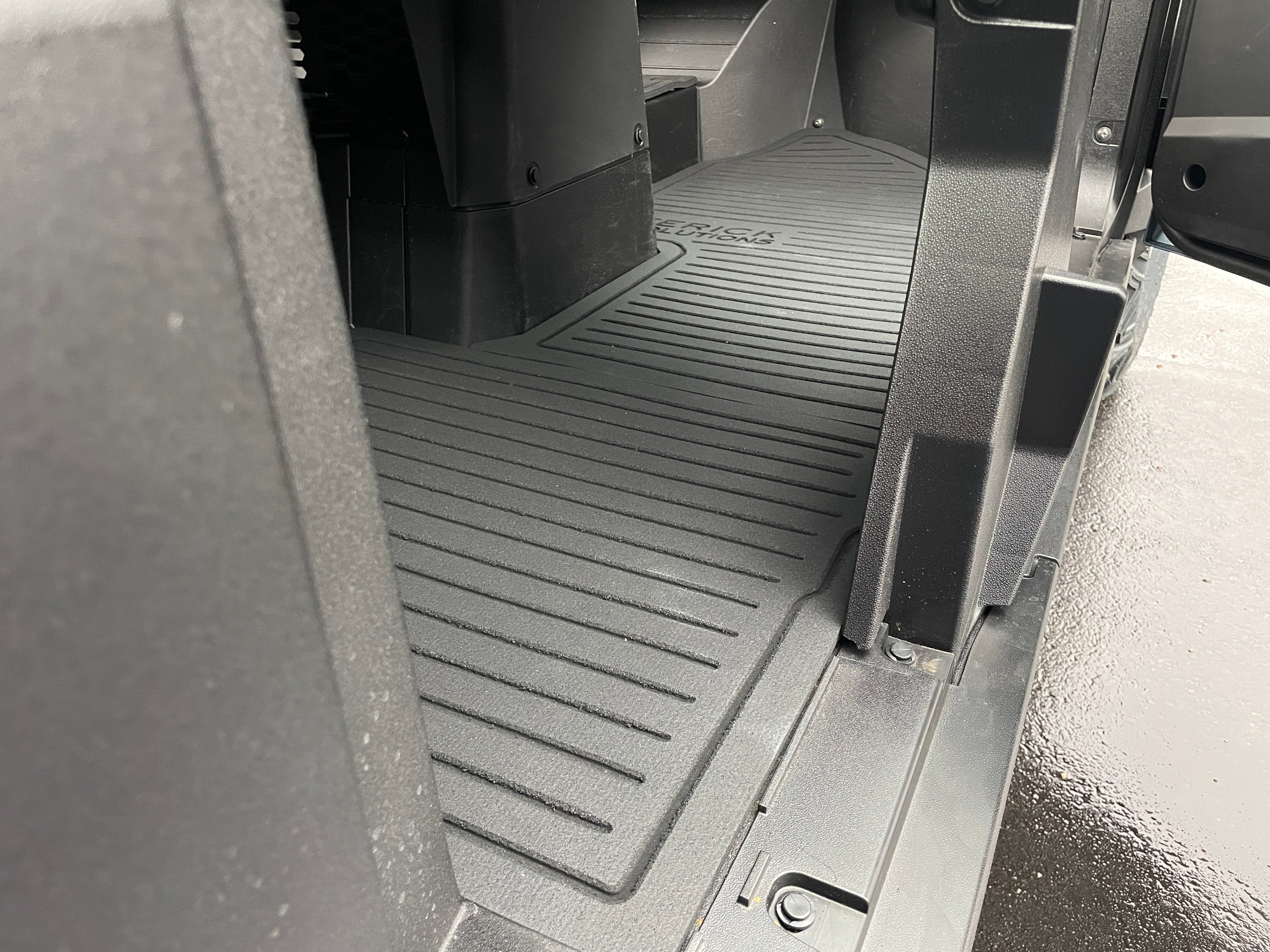マッドマガジン ジャスタスリーグ セット 2024-2026 Kawasaki Ridge (Crew) Rubber Floor Mats – Hunterworks