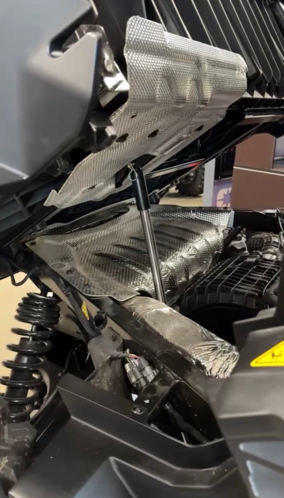 2026+ Can-Am Defender HD11 Power Dump Bed Lift